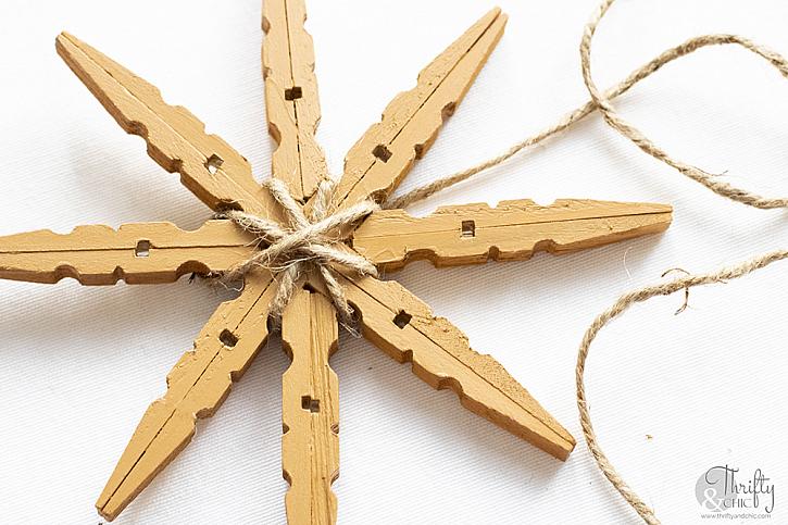 CLOTHES PEG SNOWFLAKES - Mini Mad Things