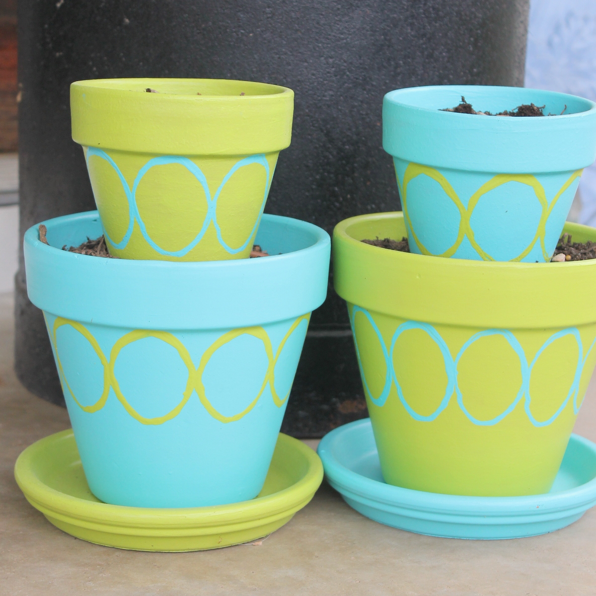 How to Paint Terracotta Pots - Geometric Design with Latex Paint